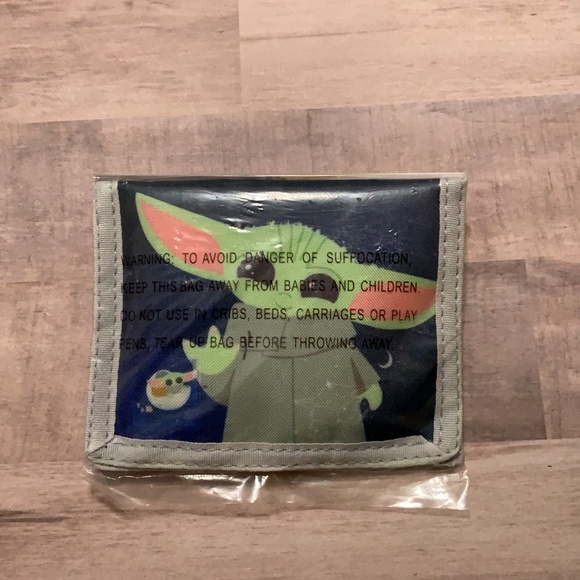 STAR WARS MANDALORIAN GROGU KIDS BACKPACK AND WALLET WITH KEYCHAIN - Picture 5 of 5